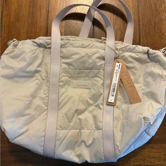 SKIMS Cream Quilted Bag - Picture 5 of 5